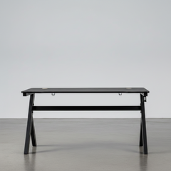 ESCRITORIO GAMING MDF NEGRO 160x60 Cm Y PATAS METALICAS NEGRAS MELIDE